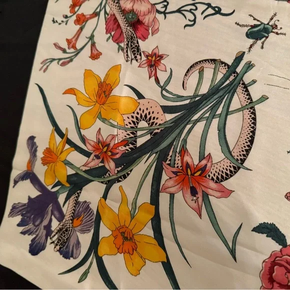 Vintage Gucci Flora and Snake Silk Scarf with Black Border - Picture 7 of 11